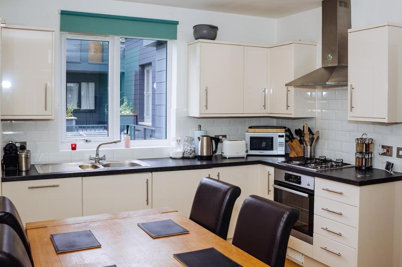 Beautiful, Contemporary 3 Bedroom Apartment バース エクステリア 写真