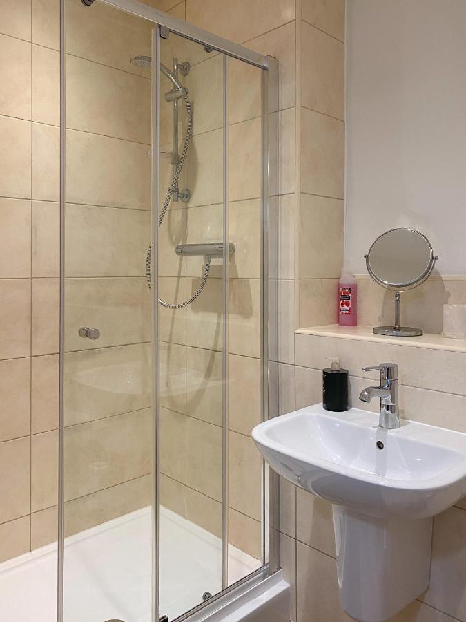 Beautiful, Contemporary 3 Bedroom Apartment バース エクステリア 写真