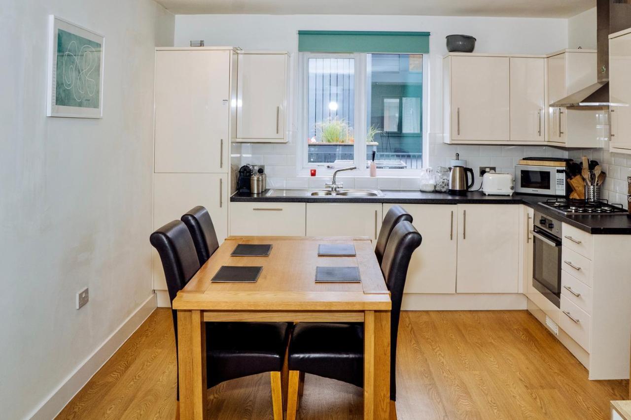 Beautiful, Contemporary 3 Bedroom Apartment バース エクステリア 写真