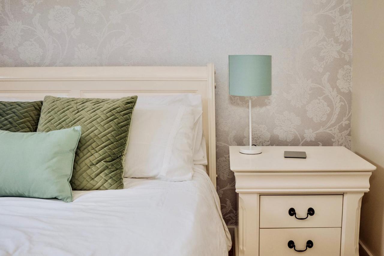 Beautiful, Contemporary 3 Bedroom Apartment バース エクステリア 写真