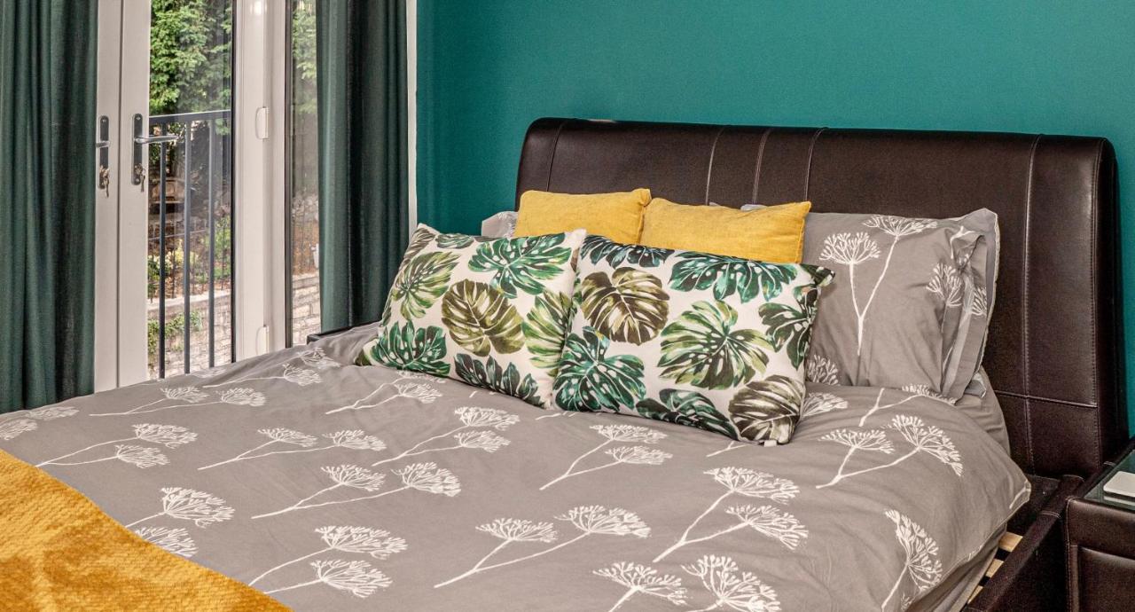 Beautiful, Contemporary 3 Bedroom Apartment バース エクステリア 写真