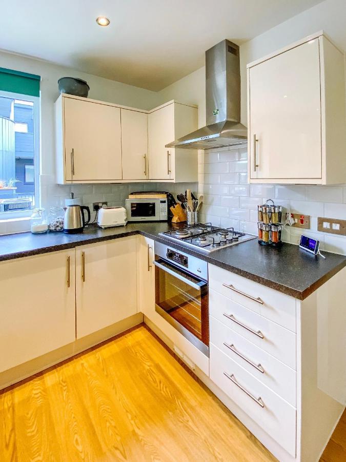 Beautiful, Contemporary 3 Bedroom Apartment バース エクステリア 写真